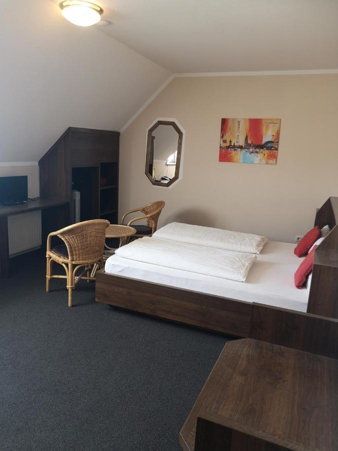 Hotel Koeln-Bonn Борнґайм Екстер'єр фото